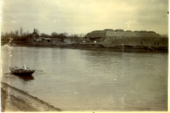 Der Peiho-Fluss bei Tientsin mit traditionellen Booten und historischen Gebäuden in ruhiger Umgebung