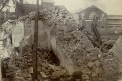 Explosion in der Deutschen Gesandtschaft in Peking, China, verursacht erhebliche Zerstörung und Chaos im Jahr 1900