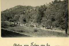 Abstieg von Tschan zan lin – Wanderung in der chinesischen Landschaft um 1900
