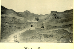 Der Nankan Pass in China mit einer historischen Landschaft und beeindruckenden Bergformationen