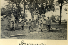 Prinzensgräber in China mit Soldaten und historischen Figuren im frühen 20. Jahrhundert