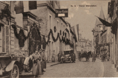 Historische Ansicht der Trierer Altstadt mit festlicher Dekoration im Winter