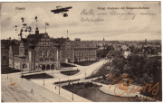 Die Königliche Akademie in Posen mit dem Bismarck-Denkmal aus der Ferne
