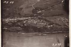 Historische Luftaufnahme von einer Stadtlandschaft aus dem Jahr 1916