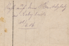 Eine handgeschriebene Notiz auf einer alten Postkarte aus dem Jahr 1916