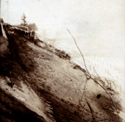 Abgegangene Küstenlinie in der Dämmerung mit sicherem Blick auf den Horizont