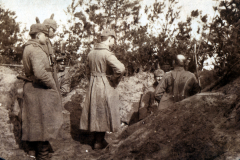 Soldaten in einem Graben während des Ersten Weltkriegs in Europa