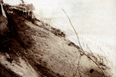 Abgegangene Küstenlinie in der Dämmerung mit sicherem Blick auf den Horizont