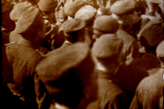 Gruppierung von Soldaten bei einer militärischen Übung in den 1940er Jahren
