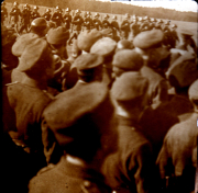 Gruppierung von Soldaten bei einer militärischen Übung in den 1940er Jahren