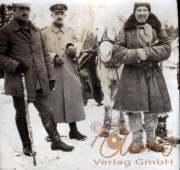 Historische Begegnung zwischen Soldaten und Zivilisten im Winter in Russland