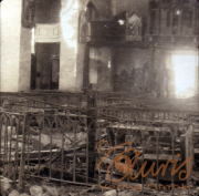 Ruine einer alten Kirche nach Zerstörung in der Mitte des 20. Jahrhunderts