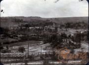 Landschaft mit alten Gebäuden und Feldern in ländlicher Umgebung