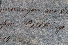 Erinnerungen aus dem Ersten Weltkrieg von 1914 bis 1918 auf grauem Stoff