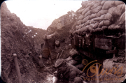 Soldaten im Graben während des Ersten Weltkriegs, in einer frostigen Umgebung, um 1917