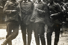 Soldaten an der Westfront während des Ersten Weltkriegs in der Freizeit