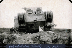 Panzermarke aus dem Ersten Weltkrieg an der Westfront zeigt das verlassene Terrain des Kriegs