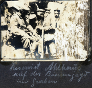 Soldaten an der Westfront in einem Schützengraben während des Ersten Weltkrieges