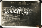 Soldaten beim Baden an der Westfront während des Ersten Weltkriegs