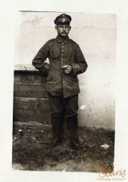 Soldat des Heeres an der Westfront in der Einheit uniformiert und bereit für den Einsatz