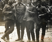 Soldaten an der Westfront während des Ersten Weltkriegs in der Freizeit