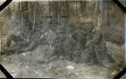 Soldaten am Westfront in der Natur während des Ersten Weltkriegs