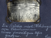 Das ruhige Wasser an der Westfront zeigt das Gelände ohne Kampfgeräusche und vermittelt eine friedliche Atmosphäre