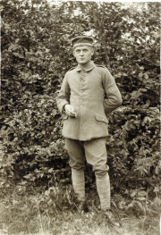 Soldat an der Westfront während des Ersten Weltkriegs in Uniform
