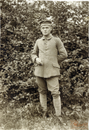 Soldat an der Westfront während des Ersten Weltkriegs in Uniform