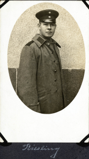 Soldat an der Westfront in Uniform während des Ersten Weltkriegs