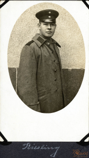 Soldat an der Westfront in Uniform während des Ersten Weltkriegs