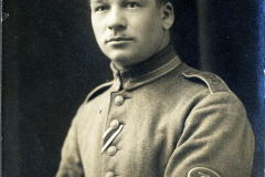 Soldat der deutschen Armee in Uniform, aufgenommen an der Westfront im Ersten Weltkrieg