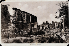 Zerstörte Kirche und Friedhof an der Westfront während des Ersten Weltkriegs