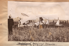Zerschossenes franz?sisches Flugzeug