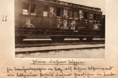 Historische Foto von Gefangenen in einem Zug