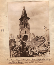 Zerstörte Kirche in Ruinen