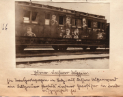 Historische Foto von Gefangenen in einem Zug
