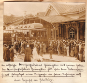 Russische Soldaten am Bahnhof