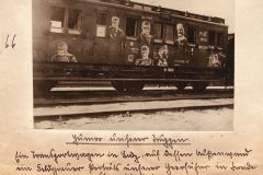 Historische Foto von Gefangenen in einem Zug