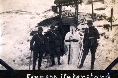 Historisches Gruppenbild von Soldaten der Fernspähabteilung in frostiger Umgebung