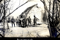 Pionierpark mit Soldaten der Heer in historischer Umgebung während der Fernspähabteilung