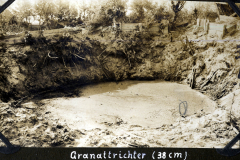 Granattrichter auf dem Schlachtfeld des Ersten Weltkriegs in Deutschland