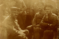Truppe der Heeresabteilung in historischen Uniformen während des Ersten Weltkriegs