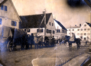 Historische Szene mit Pferdewagen und Reiter in einer ländlichen Umgebung der Heer-Abteilung