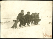 Soldaten der Fernspähabteilung während des Ersten Weltkriegs in einer winterlichen Landschaft