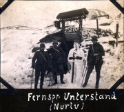 Historisches Gruppenbild von Soldaten der Fernspähabteilung in frostiger Umgebung
