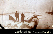 Soldaten an einem Laufgraben an der Somme-Front während des Ersten Weltkriegs