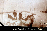 Soldaten an einem Laufgraben an der Somme-Front während des Ersten Weltkriegs