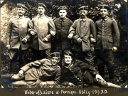 Soldaten der Fernsp. Abtlg. 199 während des Ersten Weltkriegs in einem Außenbereich