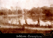 Spaziergang am Schloss Erneghem an einem ruhigen Tag am Wasser